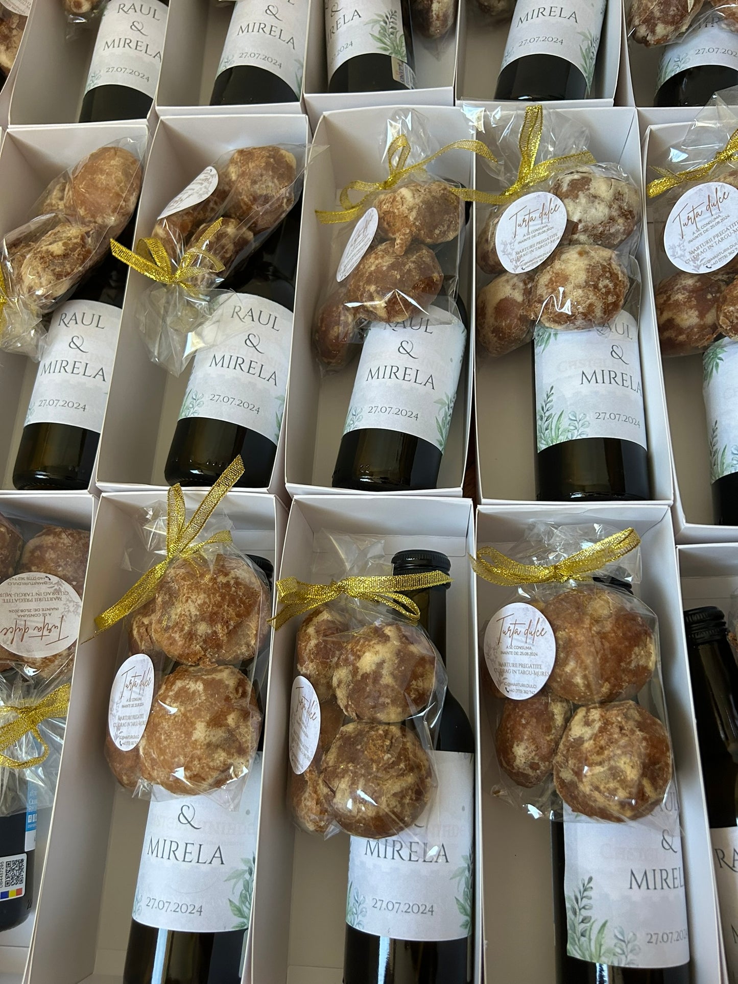 🍷 Pachetul compact cu turtă dulce și vin