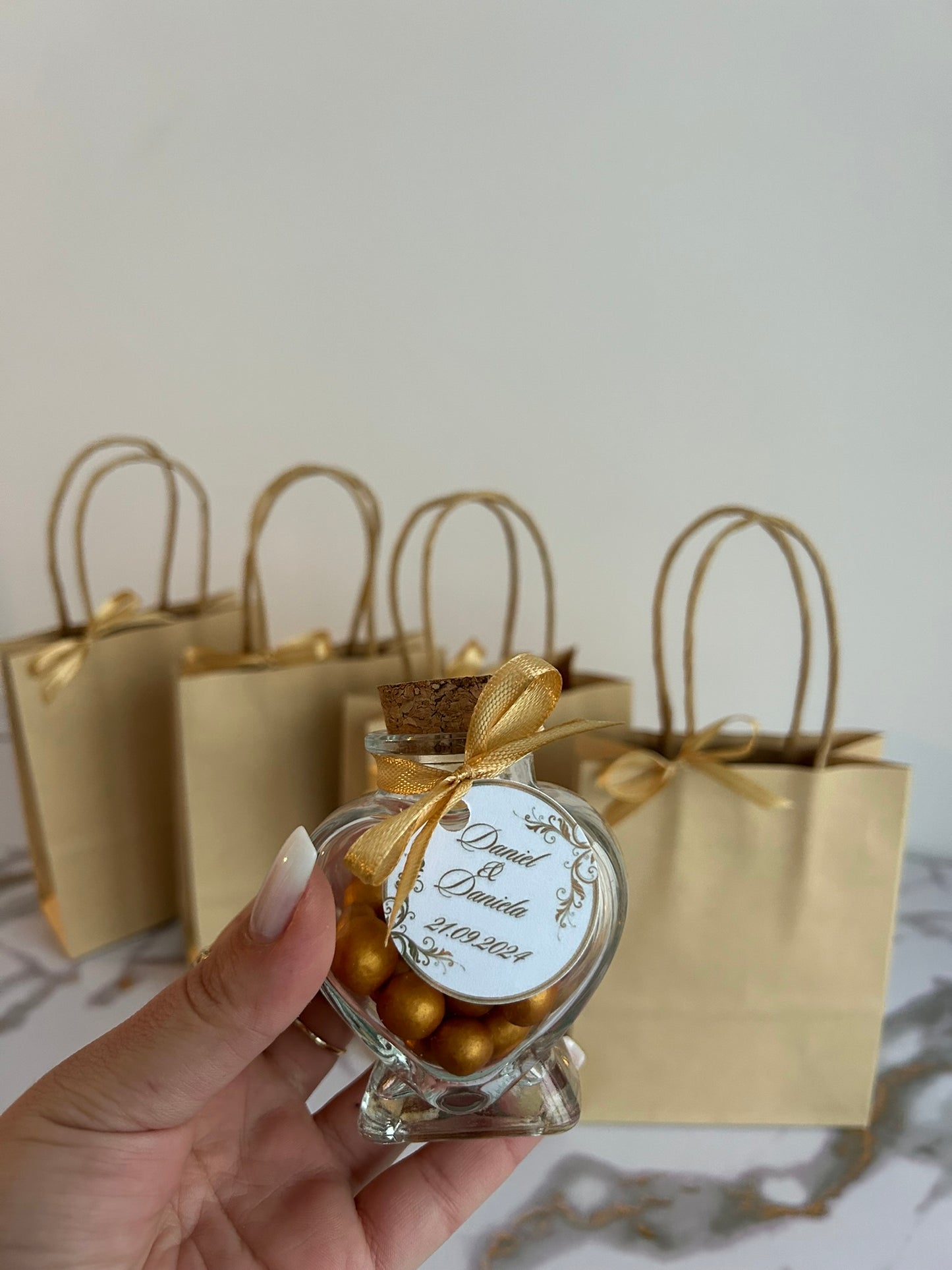 Pachet Pungă elegantă mică și borcănel cu bomboane aurii