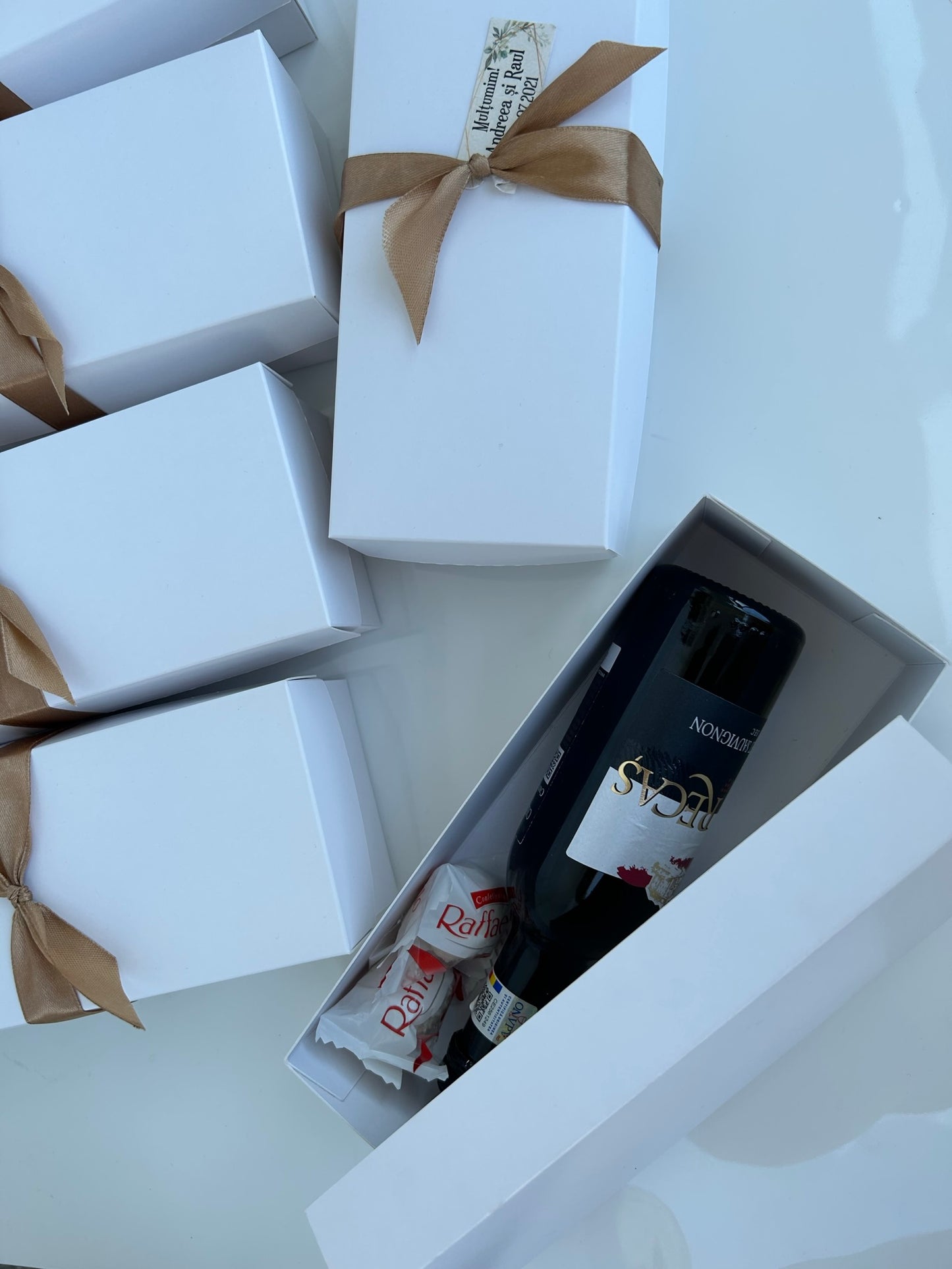 🍫 Pachetul compact cu raffaello și vin