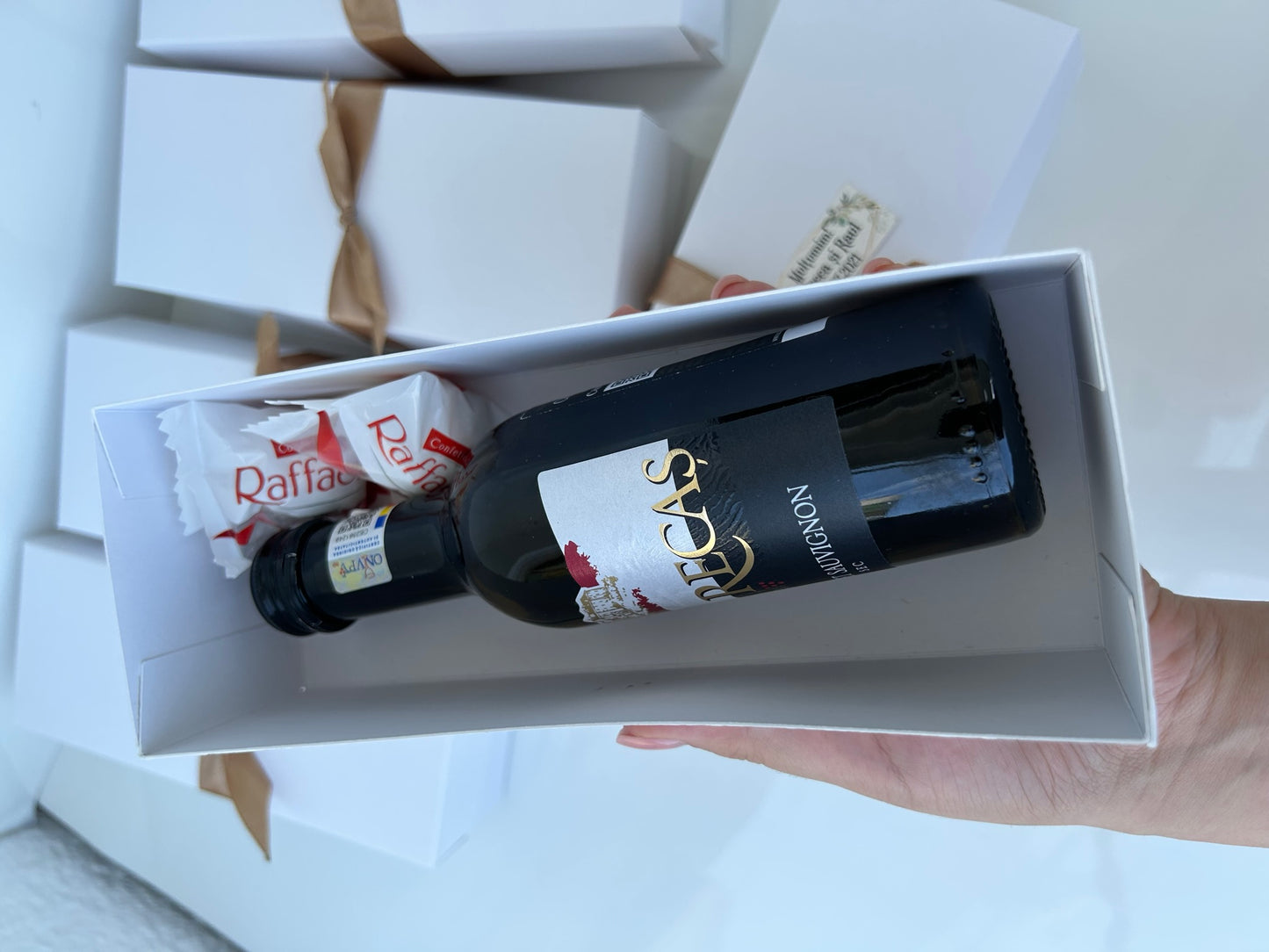 🍫 Pachetul compact cu raffaello și vin