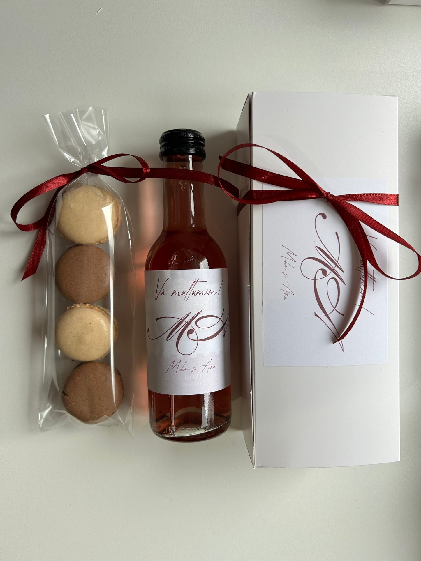 Pachet cu  Vin și macarons