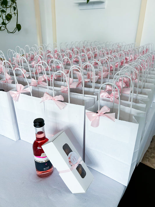 🎁 Pachetul în pungă elegantă cu turtă dulce și vin