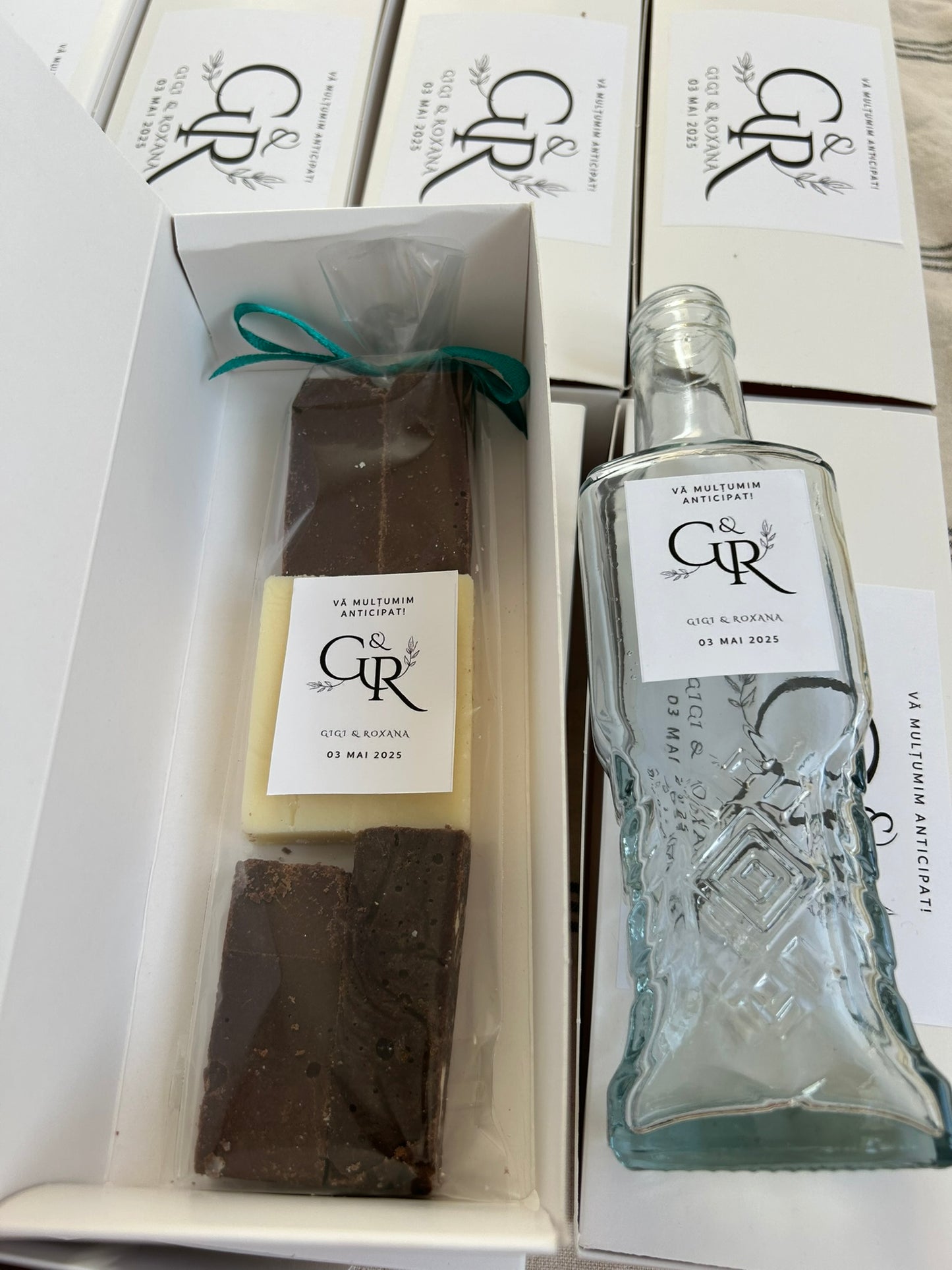 Pachet baton de ciocolata si sticla tuica