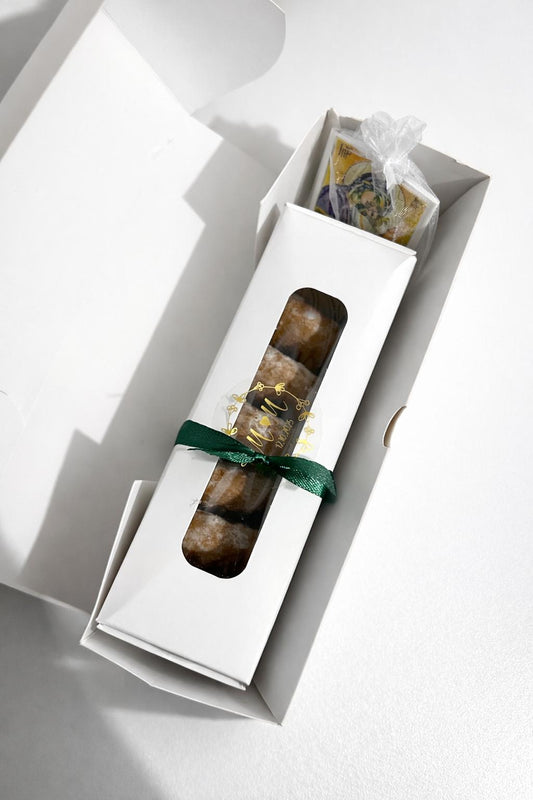 Pachet cutie cu turta dulce si iconita impachetate impreuna in cutie